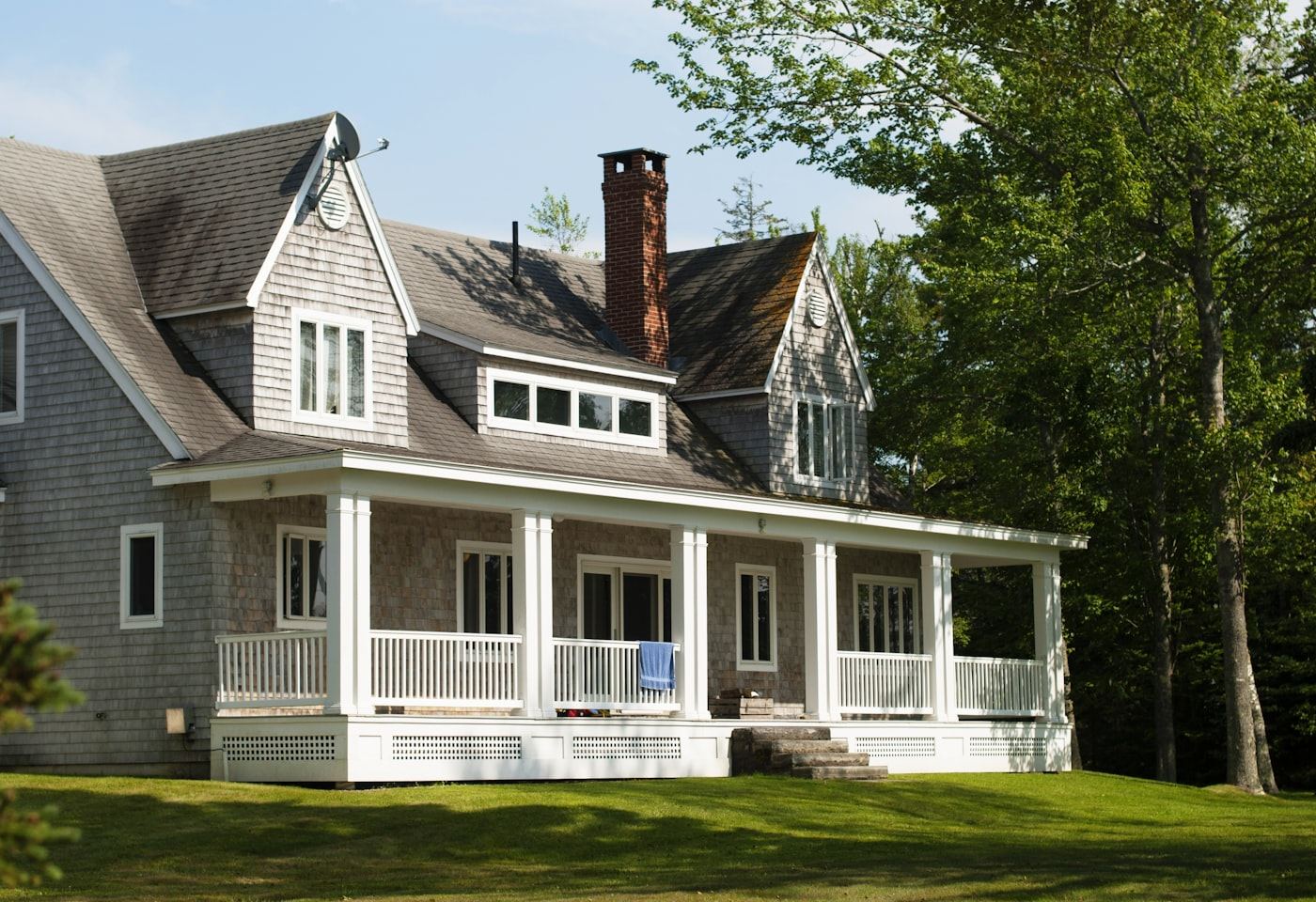 Modern farmhouse exterior — Wraparound porch